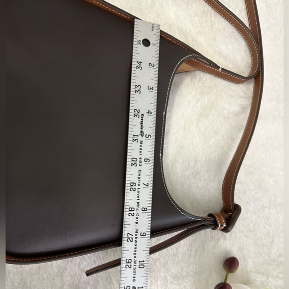 Tory Burch Brown and Tan Shoulder Bag with Gold Emblem🤎 - Picture 10 of 15